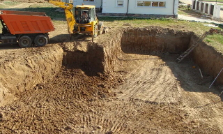 Рытье котлованов под фундамент в Якутске – цена от 2641 руб. за м3 | 2Землекопа-Ктс