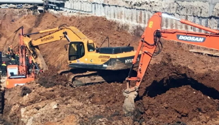 Разработка котлована экскаватором под фундамент в Якутске — цена от 2641 руб. | 2Землекопа-Ктс
