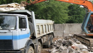 Вывоз строительного мусора с участка в Якутске недорого от 1585 руб. | 2Землекопа-Ктс